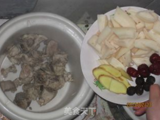 春季润燥--莲藕排骨汤的做法步骤：5