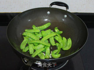 【清炒荷兰豆】的做法步骤：4