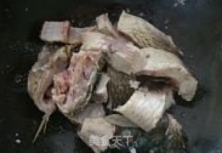 彩椒炒煎蒸鱼的做法步骤：3