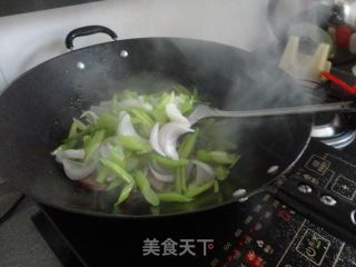 腊肠炒芹菜的做法步骤：9