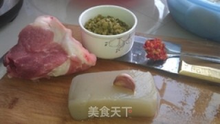 酸豆角炒魔芋豆腐的做法步骤：1