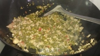 酸豆角炒魔芋豆腐的做法步骤：6