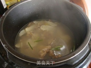 当归炖鸡的做法步骤：5