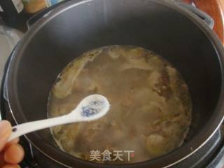 当归炖鸡的做法步骤：7