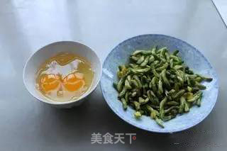 金雀花煎鸡蛋的做法步骤：2