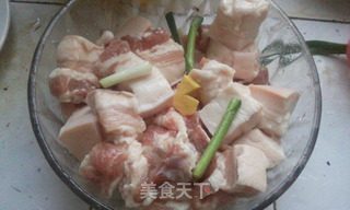 绝味的搭配-芋头红烧肉的做法步骤：2