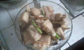 绝味的搭配-芋头红烧肉的做法步骤：4