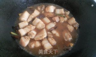 绝味的搭配-芋头红烧肉的做法步骤：5