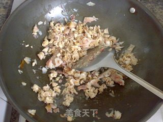 熏鱼鸡肉炒饭的做法步骤：7