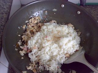 熏鱼鸡肉炒饭的做法步骤：8