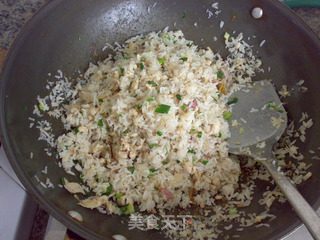 熏鱼鸡肉炒饭的做法步骤：11