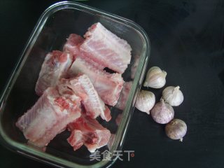 蒜香排骨的做法步骤：2