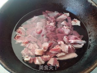 清炖牛肉萝卜的做法步骤：2