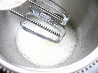 快乐是甜蜜的味道——蓝莓无水夹心小蛋糕的做法步骤：2