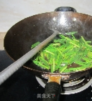 蒜苔炒牛健子肉的做法步骤：9