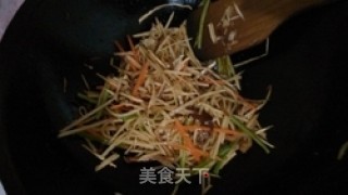 腊肉炒竹笋丝的做法步骤：9