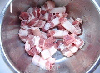好吃不油腻——萝卜红烧肉的做法步骤：1