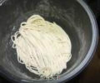 蘑菇牛肉面的做法步骤：2