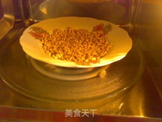 蛋黄松子炒玉米的做法步骤：2