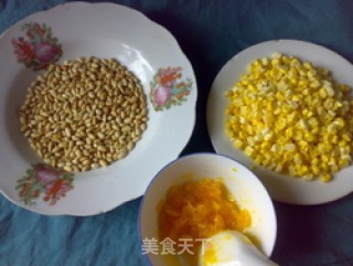 蛋黄松子炒玉米的做法步骤：3
