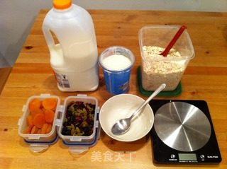 Muesli 瑞士果蔬燕麦片(冷）的做法步骤：1