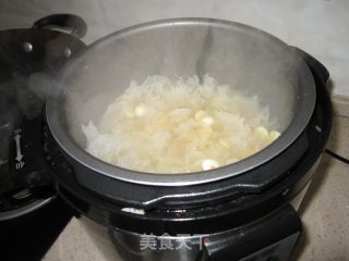 桂圆银耳羹的做法步骤：4