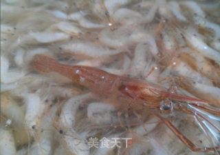 油炸活虾的做法步骤：1