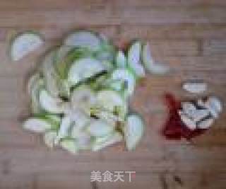 蒜香西葫芦的做法步骤：1