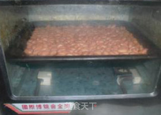 挂霜花生的做法步骤：1