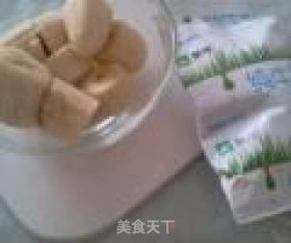 香蕉奶昔的做法步骤：1