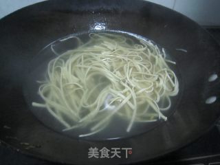 黄瓜豆腐皮拌豆芽的做法步骤：6