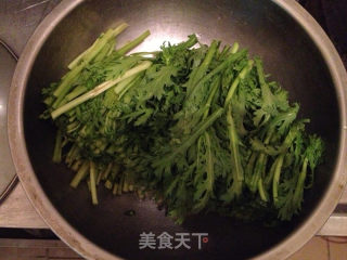 蒜香蒿子秆的做法步骤：1