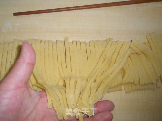 茄子炸酱的手擀鸡蛋面的做法步骤：4