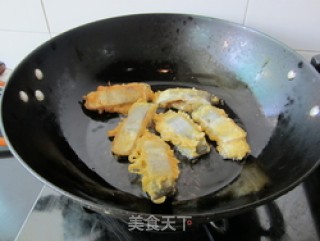 炸鲳鱼的做法步骤：7