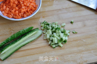 牛肉炒米饭的做法步骤：1