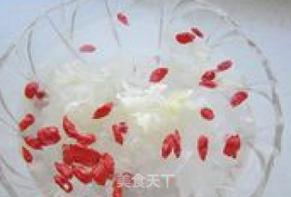 银耳小米粥的做法步骤：1