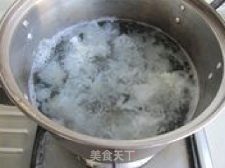 银耳小米粥的做法步骤：4