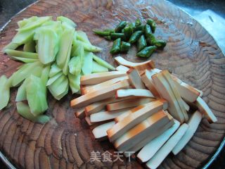 香干莴笋片的做法步骤：1