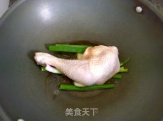 鸡腿白菜汤的做法步骤：3