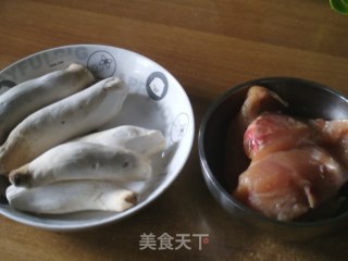 家常杏鲍菇炒鸡肉的做法步骤：1