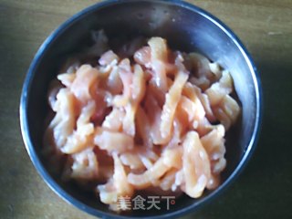 家常杏鲍菇炒鸡肉的做法步骤：3