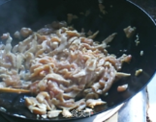 家常杏鲍菇炒鸡肉的做法步骤：7