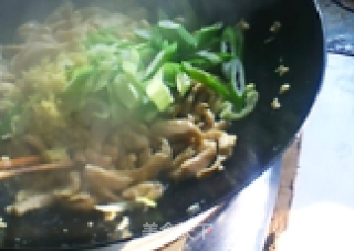 家常杏鲍菇炒鸡肉的做法步骤：10