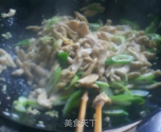 家常杏鲍菇炒鸡肉的做法步骤：13