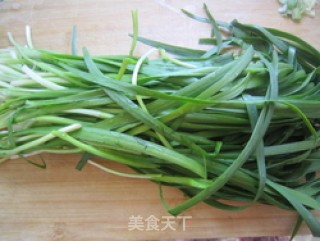 马蹄韭菜鸡蛋饺的做法步骤：1