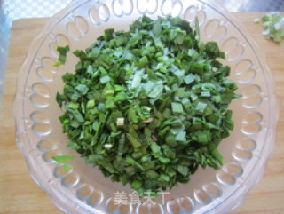 马蹄韭菜鸡蛋饺的做法步骤：2
