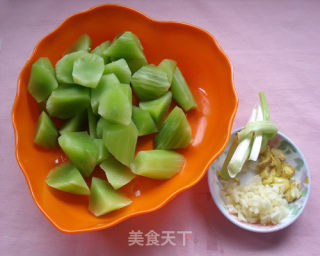 青笋烧排骨的做法步骤：5