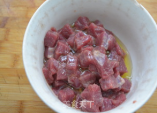 【黑椒牛肉粒】的做法步骤：3