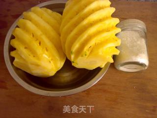 菠萝果脯的做法步骤：1