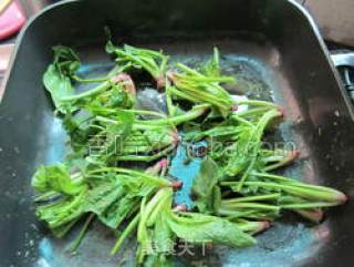 小炒菠菜的做法步骤：3